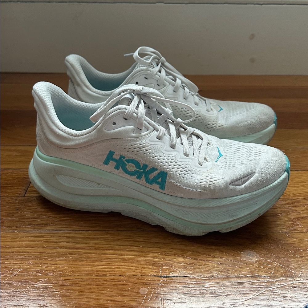 Hoka Women's Bondi 9 color grey and light blue Running Shoes